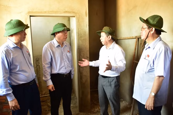 Đoàn công tác Ủy ban KHCN&MT của Quốc hội thăm khu TĐC Hương Sơ, TP Huế.