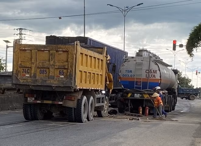 Hiện trường vụ TNGT.