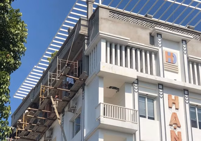 Chủ tịch UBND TP Huế ký quyết định cưỡng chế, buộc tháo dỡ công trình cao tầng xây dựng không phép do ông Trương Đình Đạt làm chủ đầu tư.