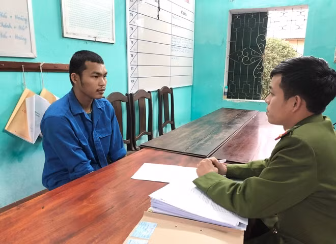 Nguyễn Hữu Âu tại cơ quan Công an.