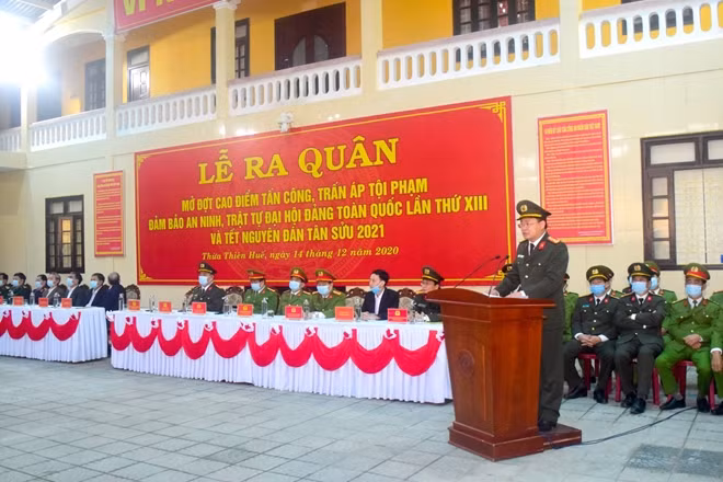 Thượng tá Nguyễn Thanh Tuấn, Giám đốc Công an tỉnh Thừa Thiên Huế phát mệnh lệnh tấn công, trấn áp các loại tội phạm.