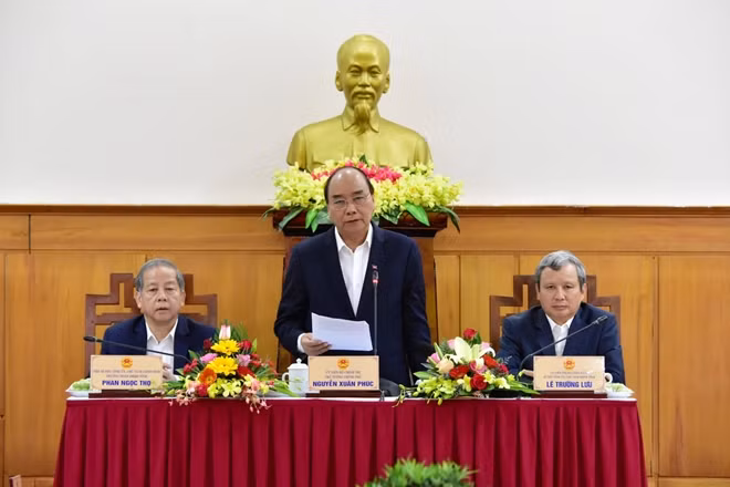 Thủ tướng Nguyễn Xuân Phúc tại buổi làm việc với cán bộ chủ chốt tỉnh Thừa Thiên Huế vào ngày 8/2. Thủ tướng Nguyễn Xuân Phúc tại buổi làm việc với cán bộ chủ chốt tỉnh Thừa Thiên Huế vào ngày 8/2.
