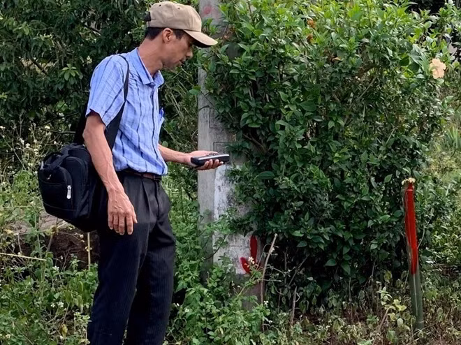Tiến hành xác định mốc địa giới hành chính giữa hai huyện A Lưới, tỉnh Thừa Thiên Huế và Đakrông, tỉnh Quảng Trị trên thực địa. Tiến hành xác định mốc địa giới hành chính giữa hai huyện A Lưới, tỉnh Thừa Thiên Huế và Đakrông, tỉnh Quảng Trị trên thực địa.