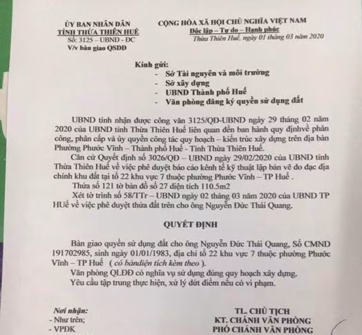 Quyết định bàn giao quyền sử dụng đất do Đạt và Hà làm giả.