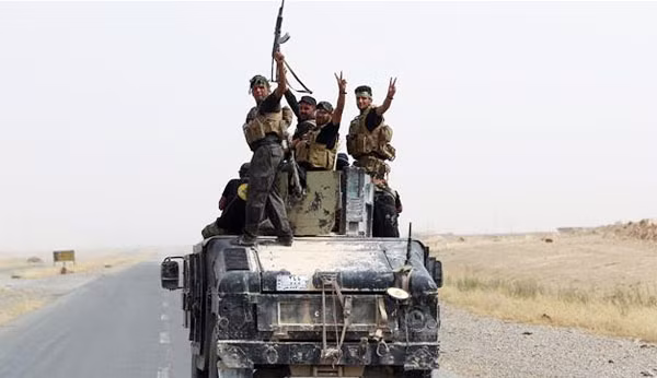 Lực lượng dân quân Iraq luôn hậu thuẫn quân đội trong cuộc chiến với IS.