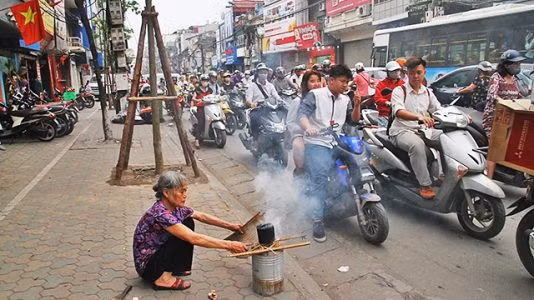Bí thư Thành ủy Hà Nội yêu cầu sớm "xóa sổ" bếp than tổ ong