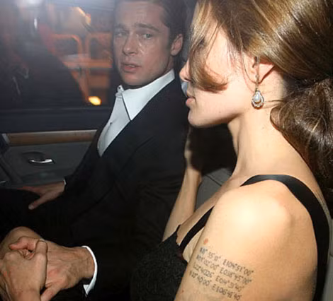 Các dãy số chỉ tọa độ địa lý nơi sinh của 6 đứa con nuôi trên cánh tay của Angelina Jolie. Các dãy số chỉ tọa độ địa lý nơi sinh của 6 đứa con nuôi trên cánh tay của Angelina Jolie.