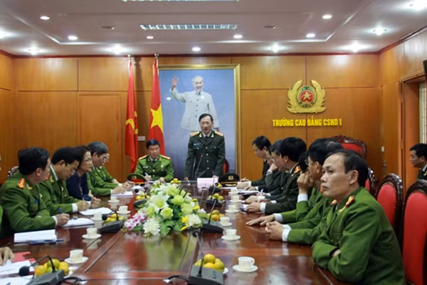 Thứ trưởng Nguyễn Văn Thành phát biểu tại buổi làm việc với Trường cao đẳng CSND I.