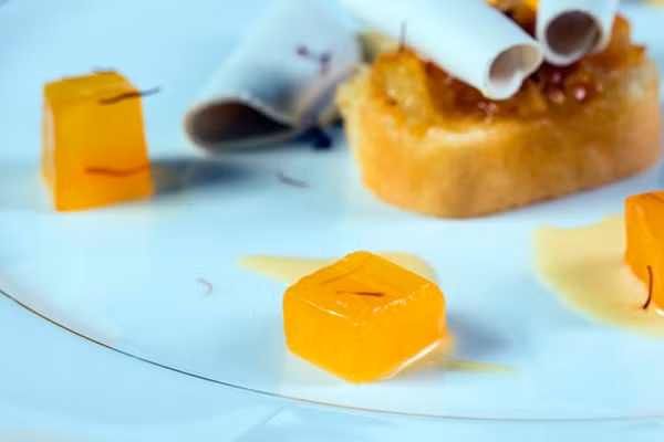 Đến InterContinental Danang Sun Peninsula Resort vào những ngày tháng 3, top 10 đầu bếp hàng đầu thế giới Pierre Gagnaire đã mang đến cho thực khách nhà hàng La MaiSon 1888 cơ hội thưởng thức những món ăn thượng hạng là tinh hoa của nền ẩm thực Pháp.