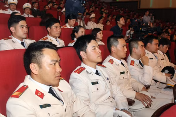 Các gương mặt thanh niên Công an tiêu biểu tại buổi lễ.