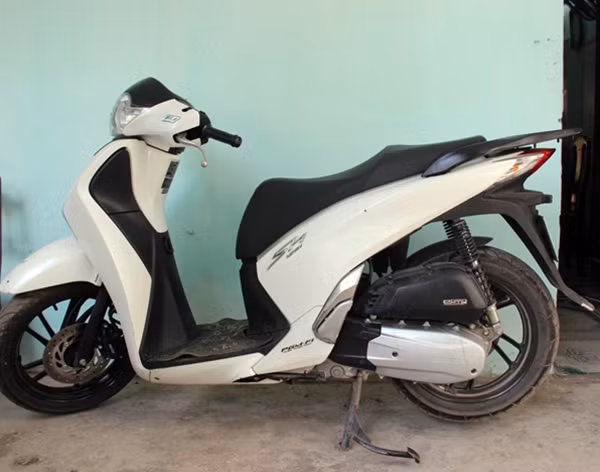 Xe SH, tang vật của vụ trộm do Nghĩa và đồng bọn gây ra tại Huế.