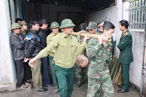 Lực lượng Công binh di dời 3 quả bom an toàn.