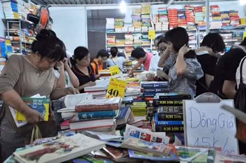 Việt Nam vẫn trong tình trạng nhập siêu văn hóa phẩm.