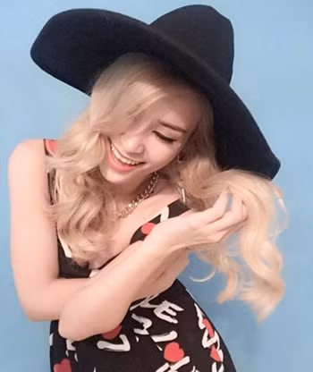Đông Nhi.
