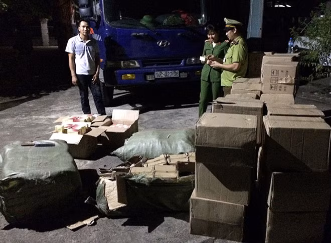 Phương tiện và tang vật thu giữ.