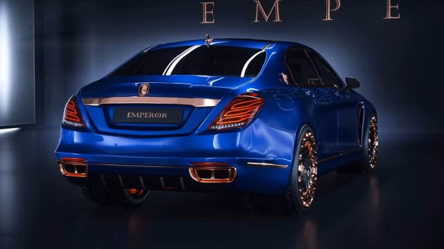 Đèn pha và đèn hậu là hai chi tiết mang đậm hình bóng của Maybach S600 nhất. Còn lại, theo khẳng định của nhà sản xuất, xe đã được chế tác thủ công để trở thành một trong những chiếc ô tô xa hoa bậc nhất trên thế giới.