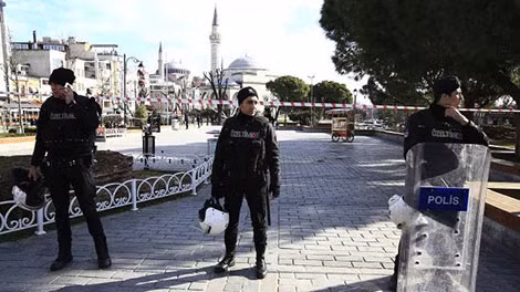 Cảnh sát phong tỏa hiện trường vụ tấn công sân bay Ataturk ở Istanbul. Mối đe dọa từ IS là thách thức lớn nhất cho an ninh quốc gia Mỹ.