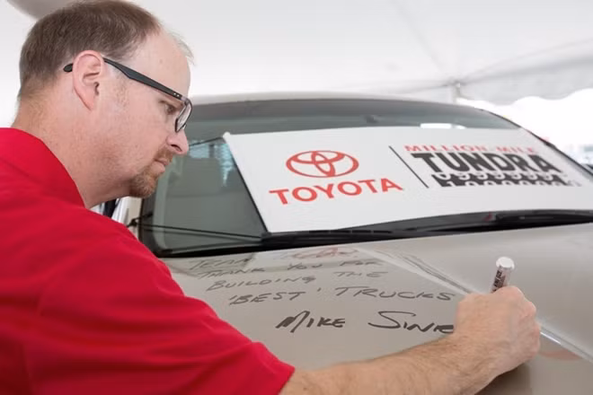 Toyota sẽ nhận lại chiếc Tundra phục vụ cho công tác nghiên cứu.