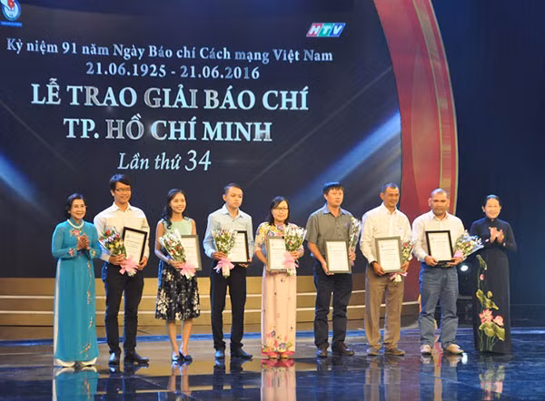 Trao giải Báo chí TP Hồ Chí Minh ngày 21/6. Trao giải Báo chí TP Hồ Chí Minh ngày 21/6.