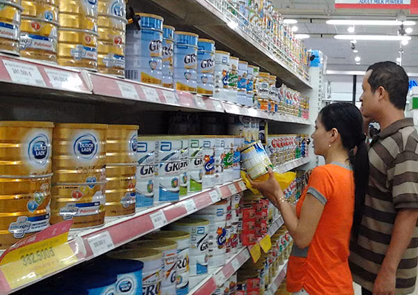 Nhiều người tiêu dùng im lặng, chấp nhận quyền lợi của mình bị xâm phạm. Nhiều người tiêu dùng im lặng, chấp nhận quyền lợi của mình bị xâm phạm.