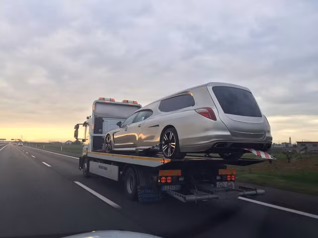 Porsche Panamera phiên bản xe tang cho nhà giàu.