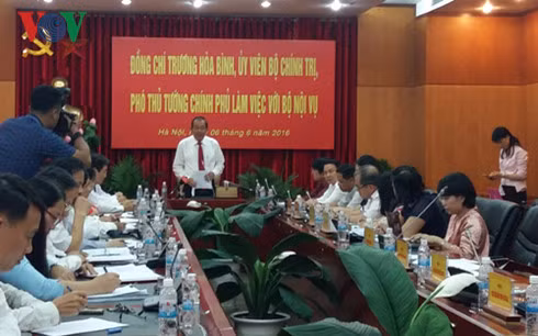 Phó Thủ tướng Trương Hòa Bình làm việc với Bộ Nội vụ. Phó Thủ tướng Trương Hòa Bình làm việc với Bộ Nội vụ.