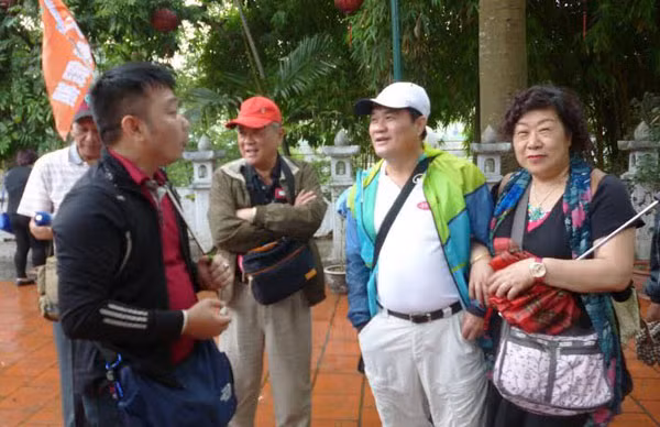 Hướng dẫn viên du lịch Trung Quốc tại Quảng Ninh.