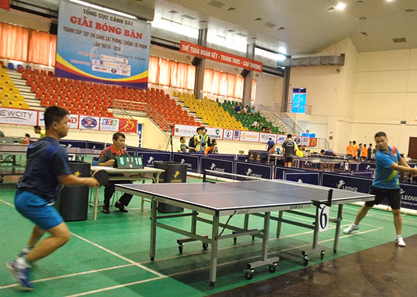 Quả cầu “chốt” của VĐV Quang Hòa CLB Báo CAND đã đưa đội tuyển Báo CAND thắng CLB Vận tải - Vector với tỉ số 3-1.