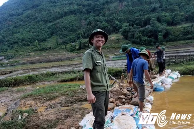 Với ý chí, quyết tâm tình nguyện, các bạn học viên đã cùng ăn, cùng ở, cùng làm việc với nhân dân.