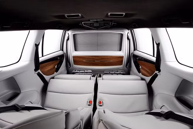 Toyota Innova Crysta được hãng độ DC Design "hóa thân" thành "chuyên cơ mặt đất".