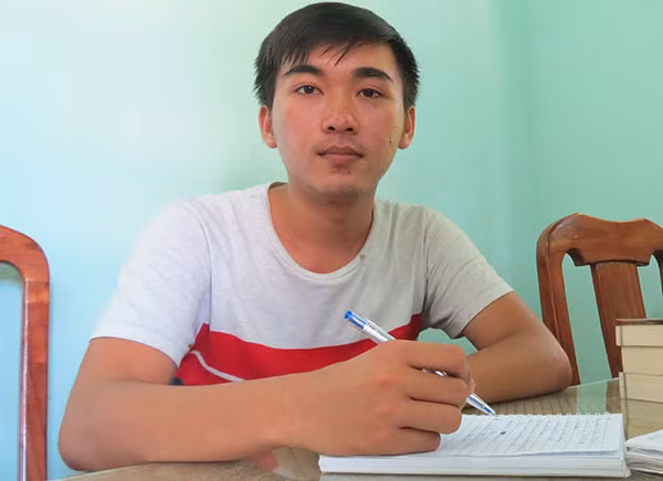 Em Lê Nhật Tiến nỗ lực học giỏi để trở thành bác sĩ chữa bệnh cứu người. Em Lê Nhật Tiến nỗ lực học giỏi để trở thành bác sĩ chữa bệnh cứu người.