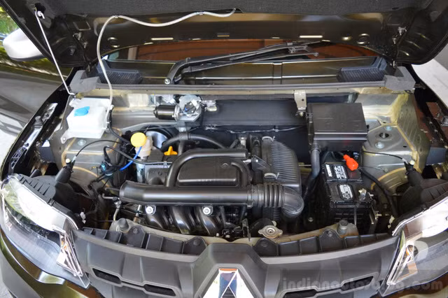 Điểm nhấn riêng của Renault Kwid phiên bản mới chính là động cơ xăng 3 xy-lanh, dung tích 1.0 lít và hộp số sàn. Động cơ sản sinh công suất tối đa 68 mã lực và mô-men xoắn cực đại 91 Nm. Sức mạnh được truyền tới bánh thông qua hộp số sàn 5 cấp duy nhất.