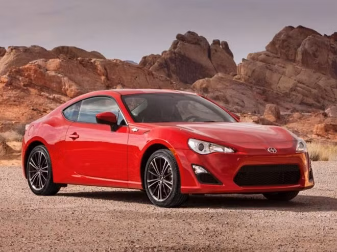 8. Scion FR-S. FR-S là một mẫu xe thể thao được sản xuất đại trà với giá bán hợp túi tiền đối với người tiêu dùng với giá bán chỉ 20.000 USD cho bản thế hệ mới nhất.
