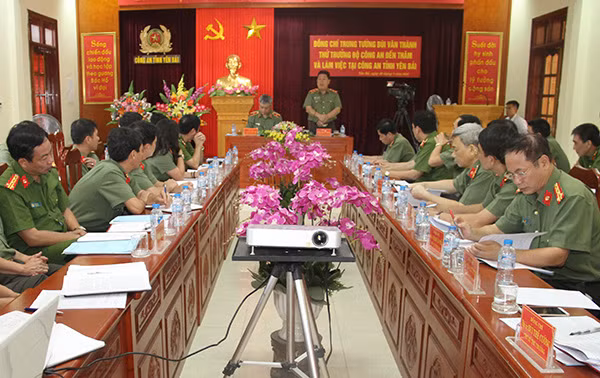 Thứ trưởng Bùi Văn Thành phát biểu tại buổi làm việc. Thứ trưởng Bùi Văn Thành phát biểu tại buổi làm việc.
