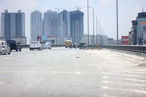 Đại diện chủ đầu tư cho biết, đoạn đường này đã có vạch sơn không cho phép xe chạy.