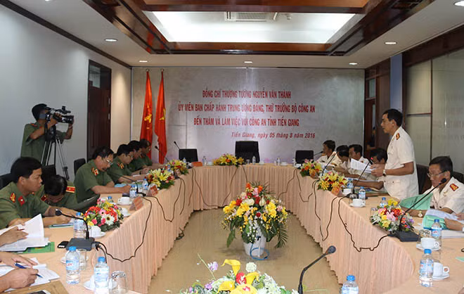 Thứ trưởng Nguyễn Văn Thành, cùng đoàn công tác Bộ Công an làm việc với Công an tỉnh Tiền Giang.