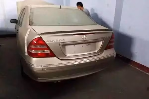 Bộ sưu tập siêu xe và xe sang của ông trùm được đưa ra đấu giá trực tuyến.