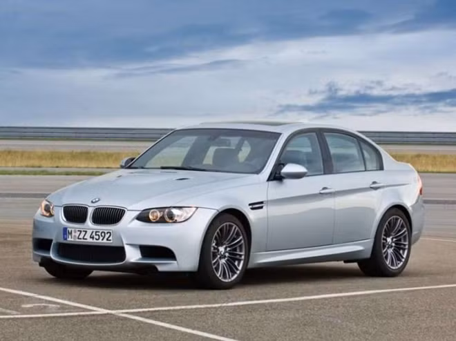 6. BMW M3. Để có thể sở hữu mẫu xe thể thao mang trên mình công suất mạnh mẽ với tầm giá 25.000 USD bạn chỉ có thể tìm được các xe dòng đời từ năm 2008-2009.