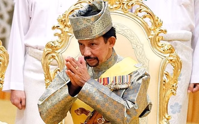Quốc vương Brunei Hassanal Bolkiah sở hữu khối tài sản khổng lồ nhờ nguồn trữ lượng dầu mỏ và khí đốt của quốc gia Brunei.