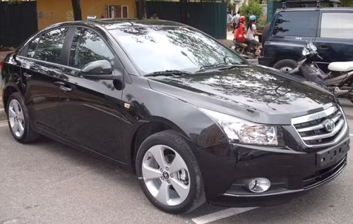 Lacetti mới liệu có "ăn" được Altis cũ?