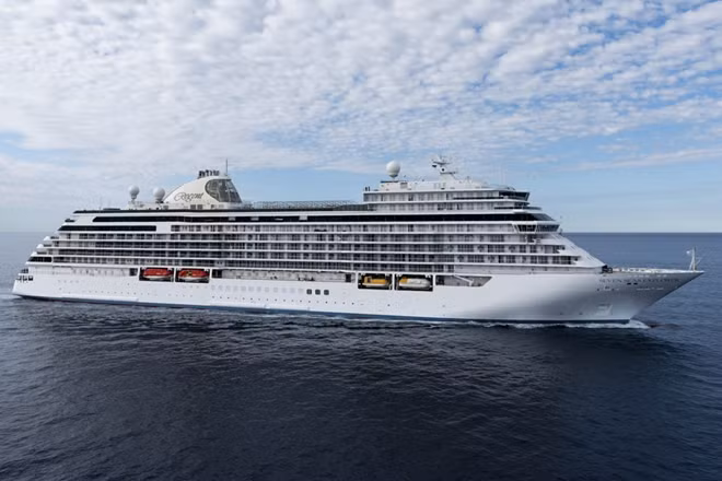 Chiếc du thuyền sang trọng bậc nhất thế giới "Seven Seas Explorer" có chiều dài 221,4m, chiều rộng 31,1m và có sức chứa tới 750 khách.