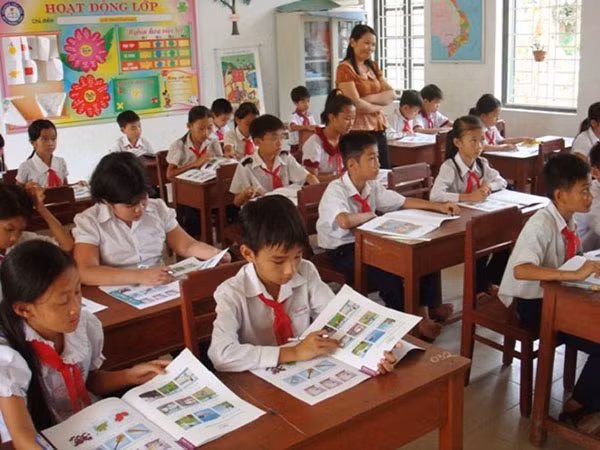 Việc thí điểm dạy tiếng Nga và tiếng Trung từ lớp 3 đang nhận được nhiều ý kiến trái chiều trong dư luận. Ảnh minh họa.