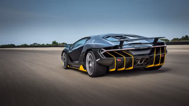 13. Centenario: Cuối cùng là phiên bản đặc biệt kỷ niệm 100 năm hình thành của Lamborghini. Chiếc xe này được sản xuất giới hạn với mức giá ngất ngưởng 1,9 triệu USD. Tuy nhiên, 40 chiếc được sản xuất đã được bán ngay khi xe còn chưa ra mắt. 13. Centenario: Cuối cùng là phiên bản đặc biệt kỷ niệm 100 năm hình thành của Lamborghini. Chiếc xe này được sản xuất giới hạn với mức giá ngất ngưởng 1,9 triệu USD. Tuy nhiên, 40 chiếc được sản xuất đã được bán ngay khi xe còn chưa ra mắt.