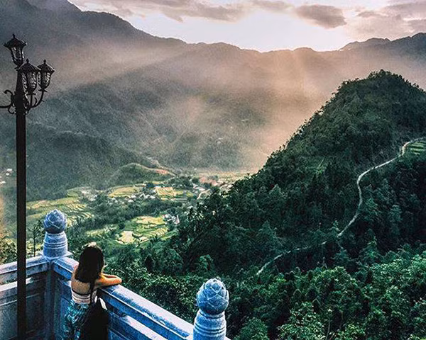 Khung cảnh núi rừng Hoàng Liên Sơn.