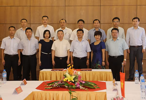Cán bộ Công an 2 nước dự hội đàm.