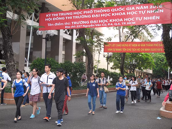 Thí sinh tham dự kì thi THPT quốc gia 2016 tại điểm thi ĐH Khoa học Tự nhiên TP Hồ Chí Minh.