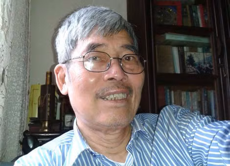 Nhà văn Hà Đình Cẩn.