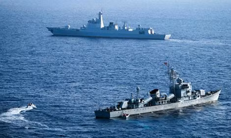 Hải quân Trung Quốc diễn tập trái phép ở vùng biển gần quần đảo Hoàng Sa. Ảnh: ChinaNews. Hải quân Trung Quốc diễn tập trái phép ở vùng biển gần quần đảo Hoàng Sa. Ảnh: ChinaNews.