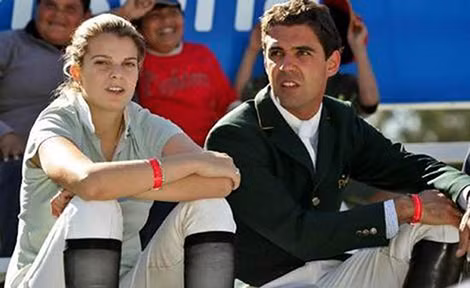 Athina Onassis (trái) - nữ tỉ phú thừa kế giàu nhất hành tinh.