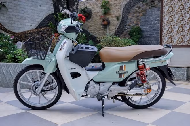 Honda Super Dream 110 từng được người tiêu dùng tại Việt Nam đánh giá là mẫu xe có thiết kế xấu và không chiếm được nhiều tình cảm của người dùng so với chiếc Dream 100 đời cũ.
